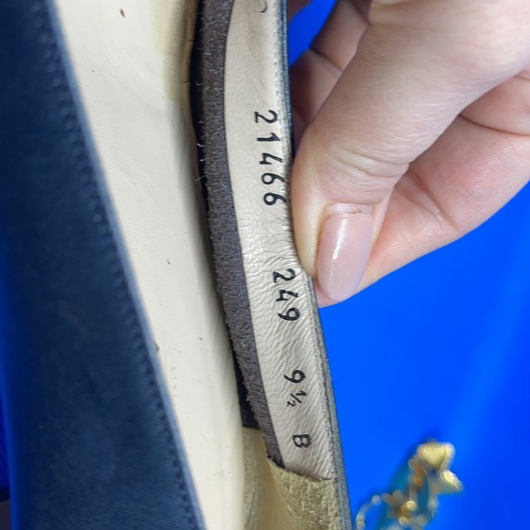 Salvatore Ferragamo fringed low heeled pump - Picture 11 of 11